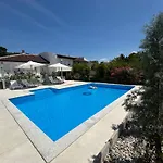 Mima * Stolac